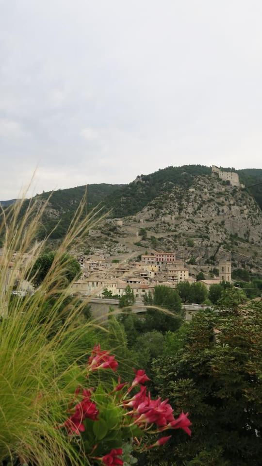 Les Gites D'Intervalles Entrevaux Kültér fotó